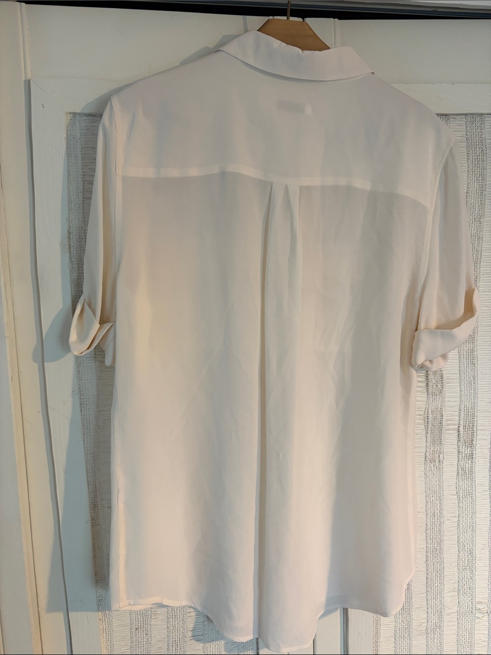 Equipment Slim Signature Short Sleeve Silk Blouse size L - Picture 7 of 7